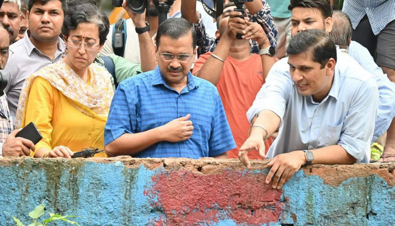 Delhi Chief Minister Arvind Kejriwal with Ministers Saurabh Bharadwaj and Atishi Singh inspects the broken barrage and improvement work of 12 number drain at Vikas Bhawan, ITO in New Delhi