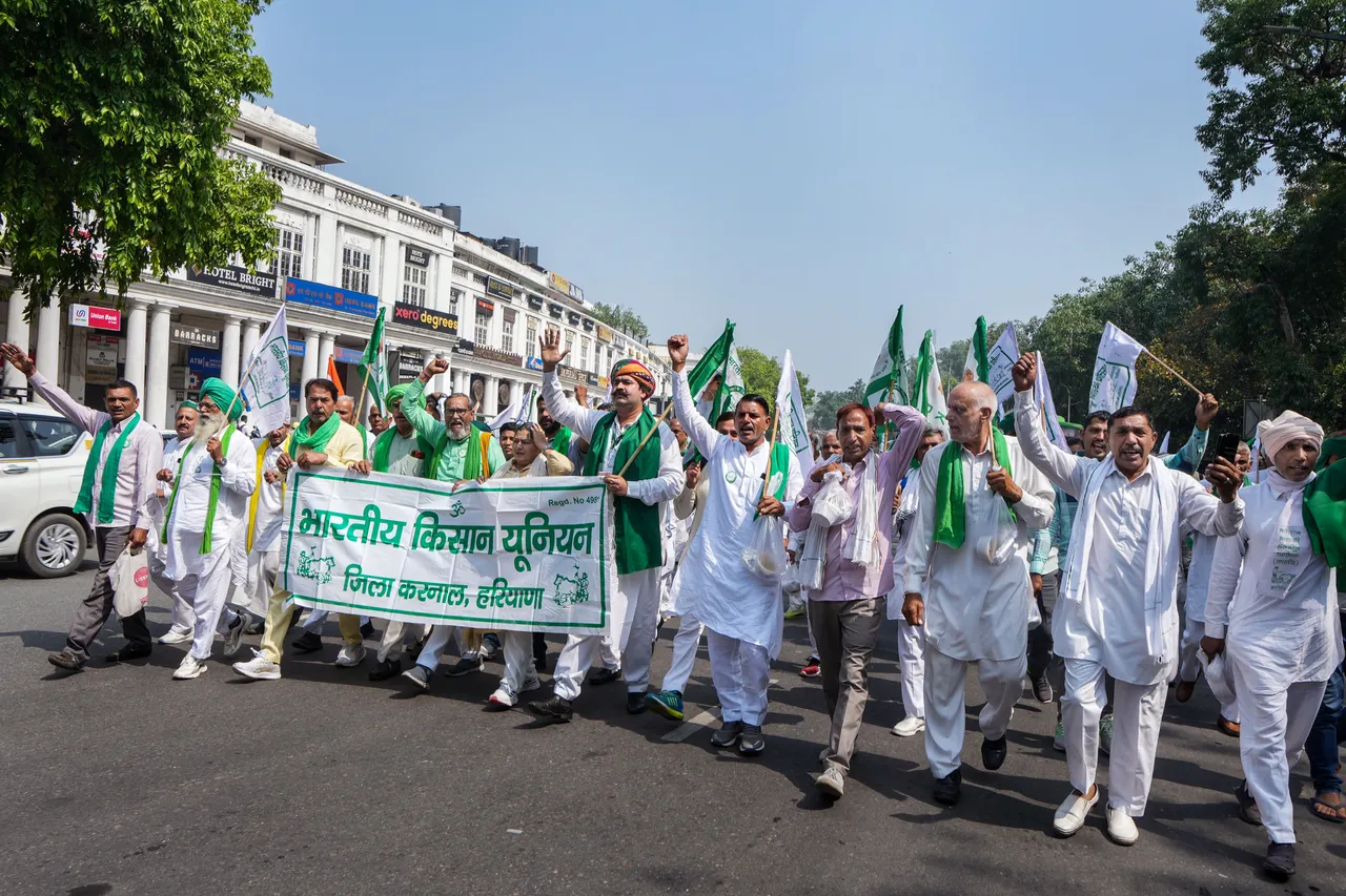 Bharatiya Kisan Union (BKU) workers take out a march towards Jantar Mantar in support of wrestlers protesting