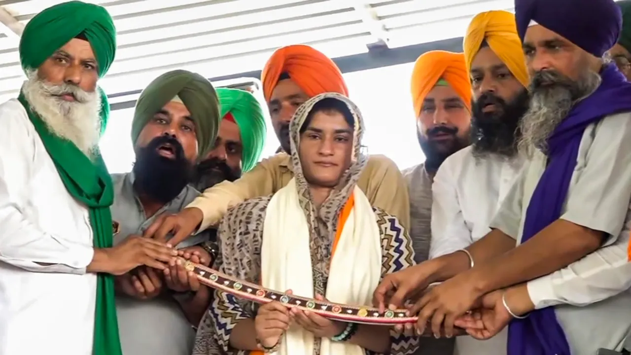 Olympian Vinesh Phogat being felicitated at a farmers' rally on the 200th day of their ongoing protest, at Shambhu border, Saturday, Aug 31, 2024