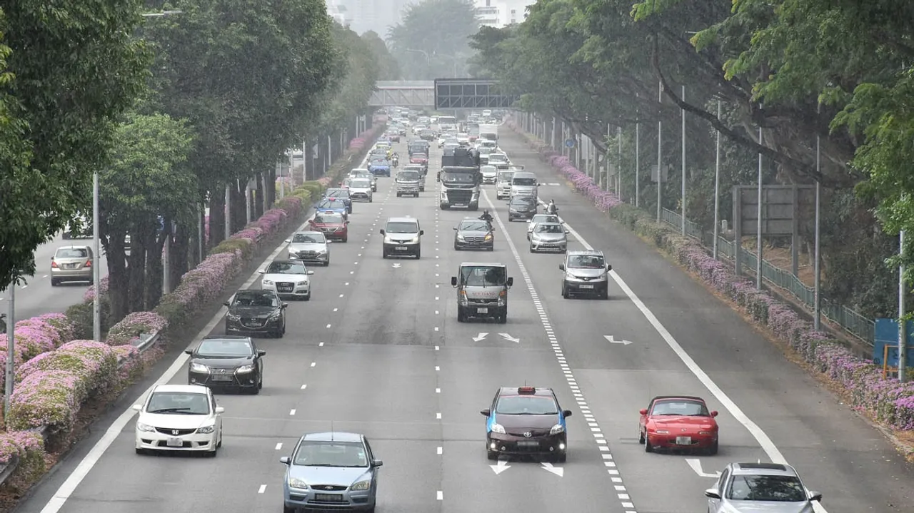 singapore road traffic.jpg