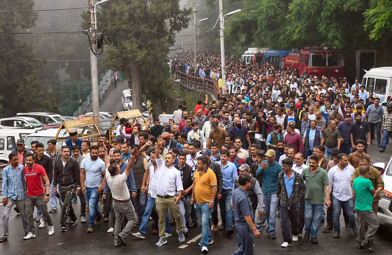 Taxi union protest in Shimla.jpg