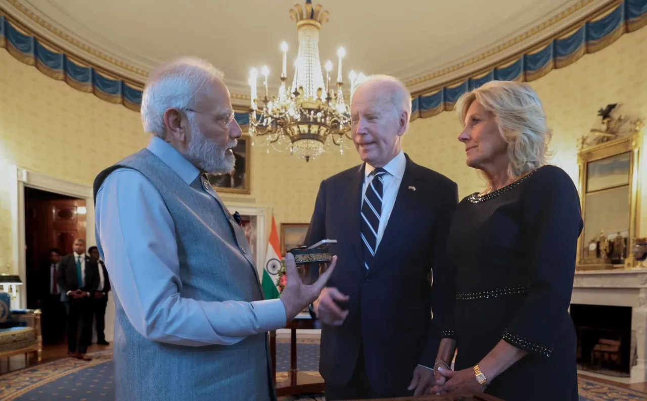 Narendra modi mr and mrs Biden.jpg