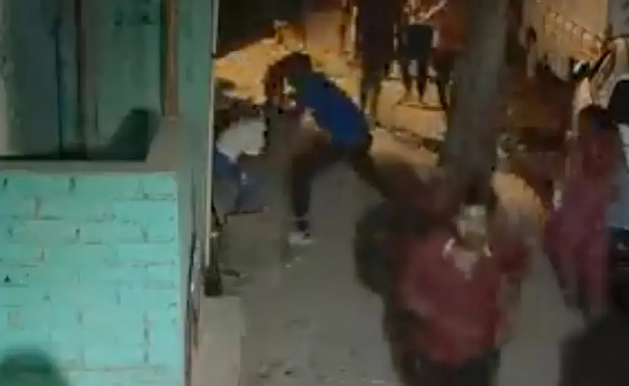 Delhi murder Girl Stabbed Shahbad