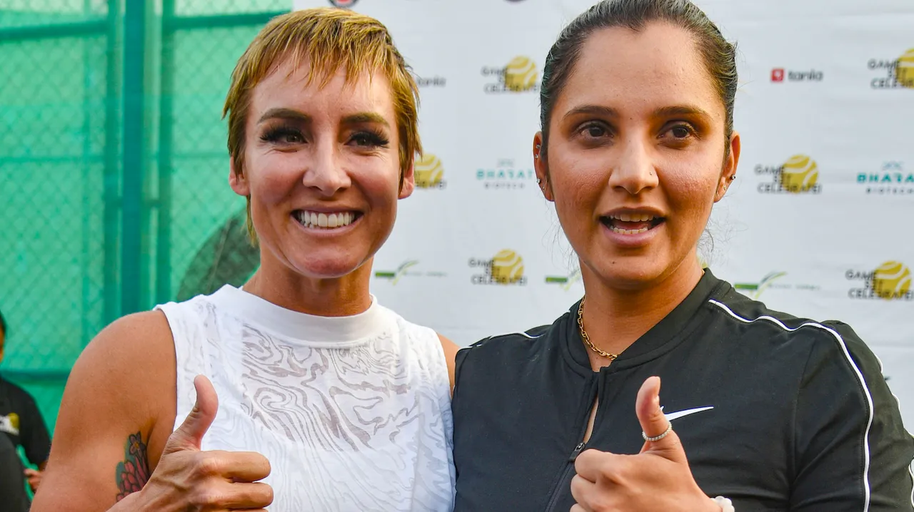 Sania Mirza (R) with Bethanie Mattek-Sands