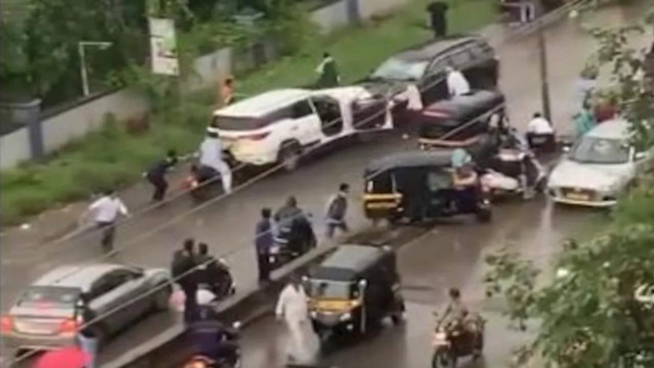 fortuner hit anoter suv in mumbai