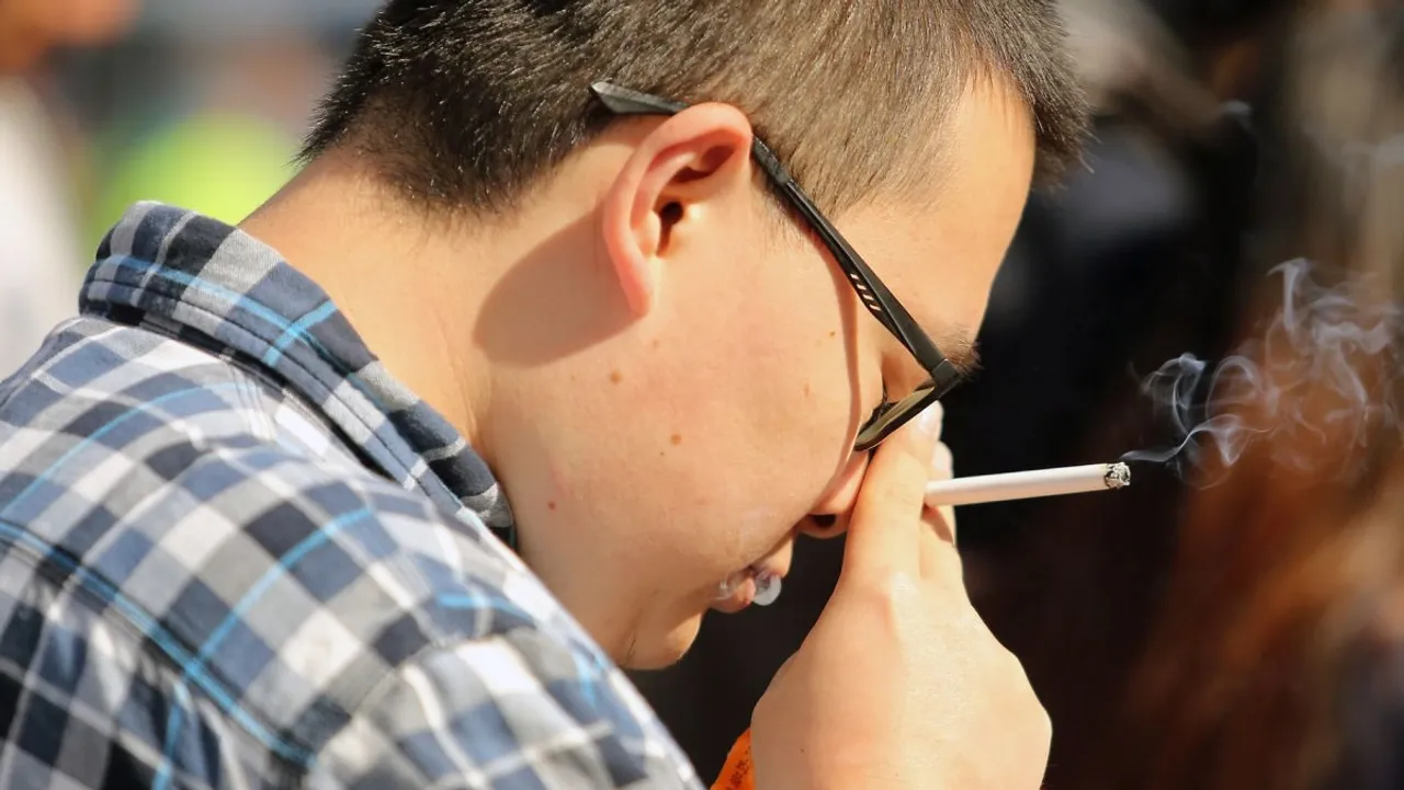 Smoking shrinks brain.jpg