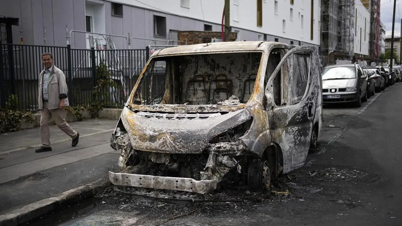French rioting.jpg
