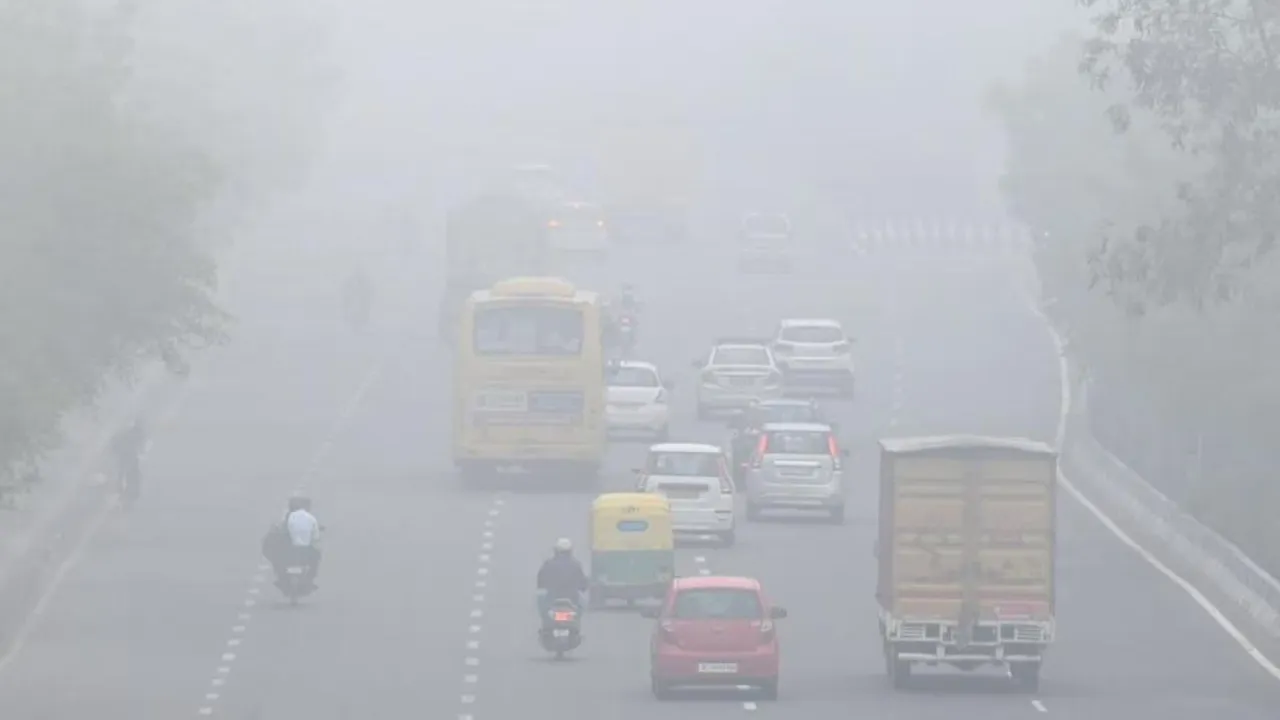 Delhi witnesses rare fog