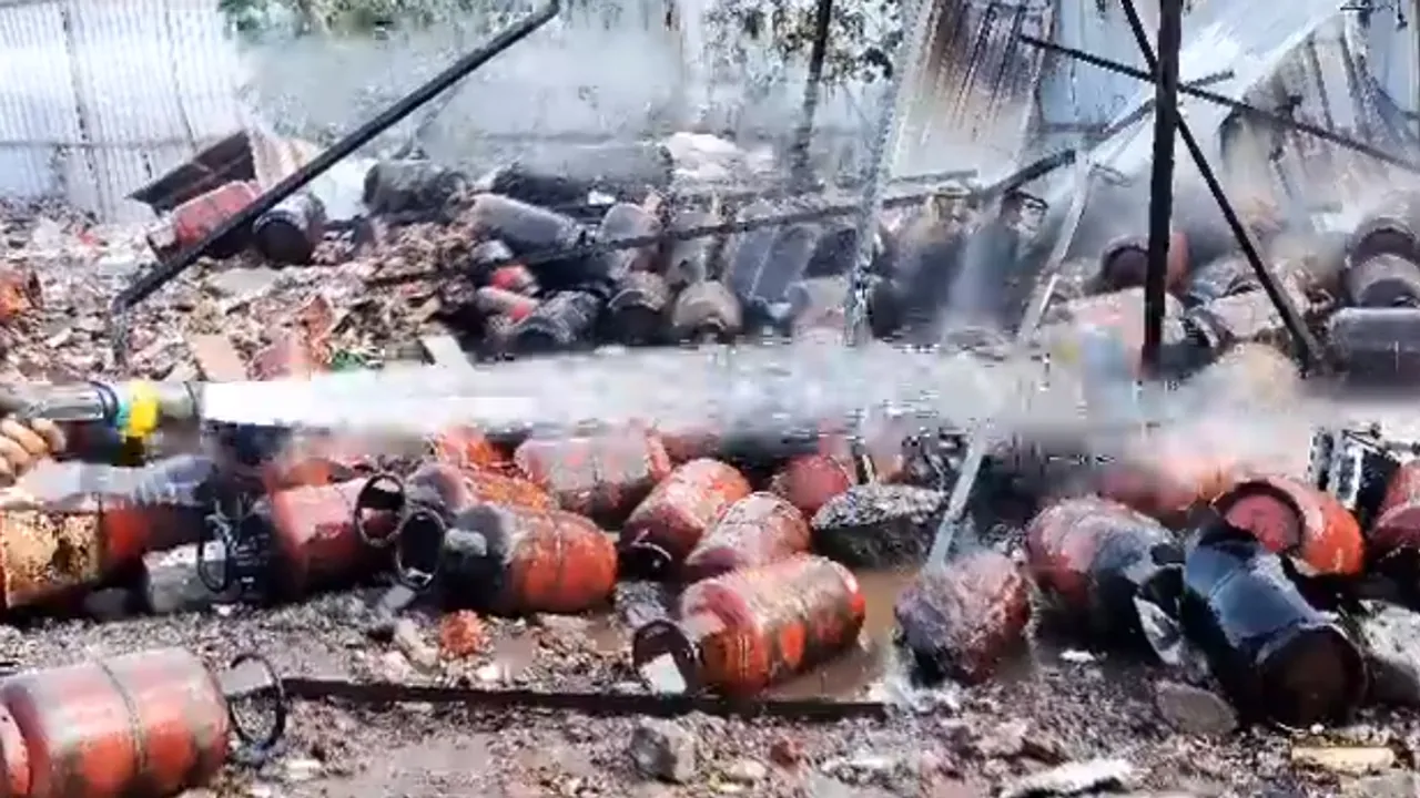 cylinders blast Viman Nagar