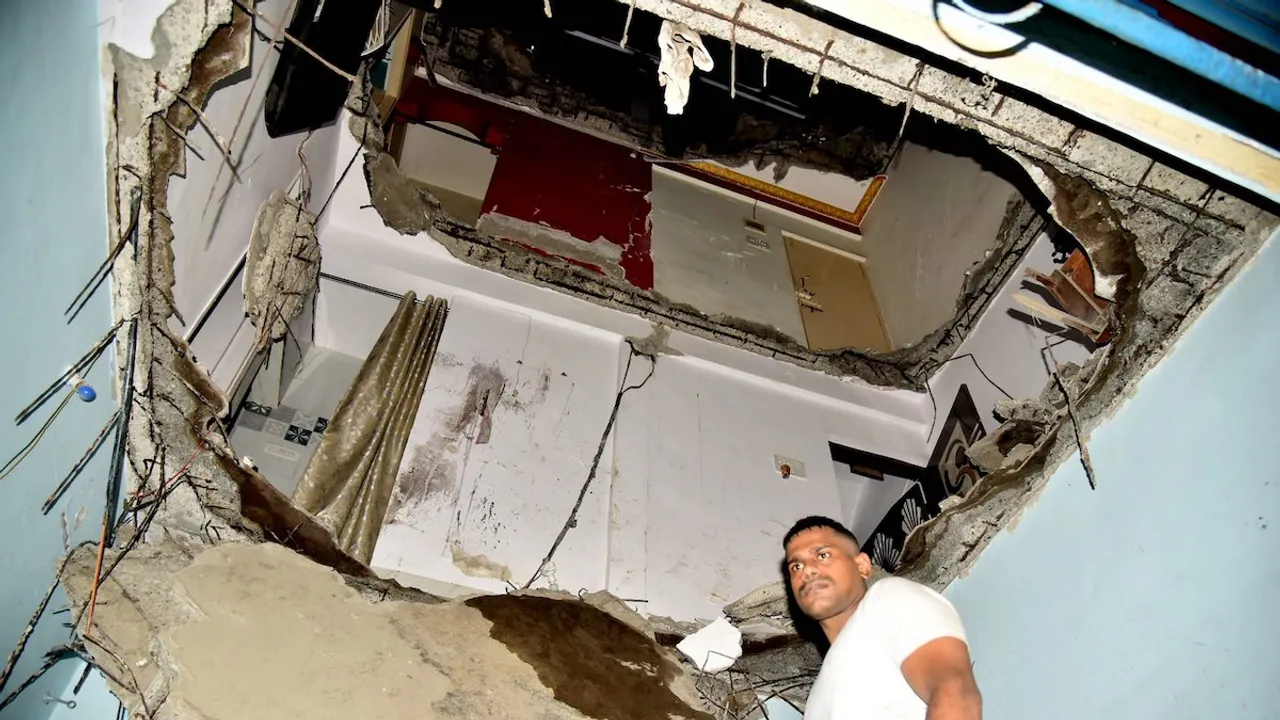 Ceiling slab collapses in Mumbai
