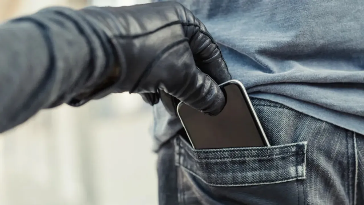 stealing mobile phone.jpg