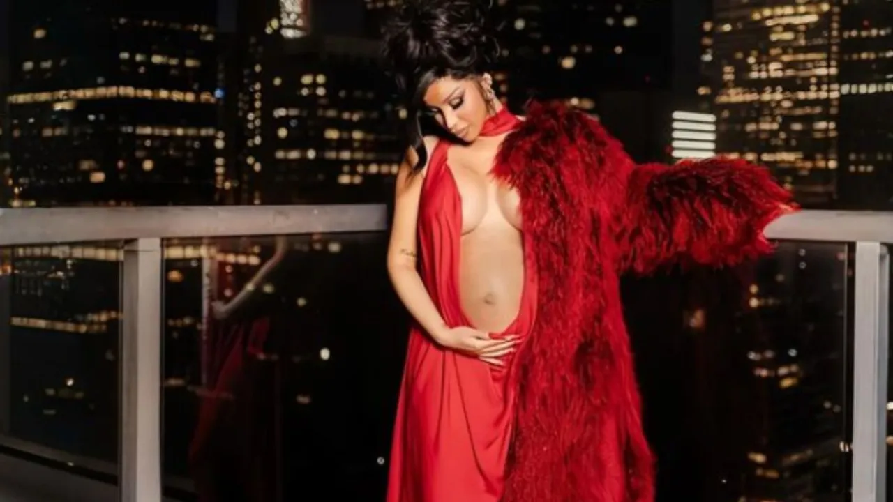 Cardi B announces her pregnancy