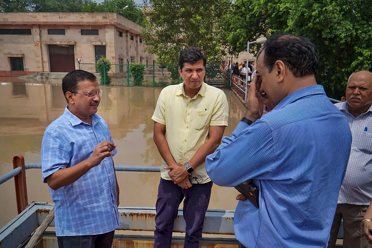 Delhi Chief Minister Arvind Kejriwal with Delhi Health Minister Saurabh Bharadwaj inspects Wazirabad water treatment plant, in New Delhi.jpg