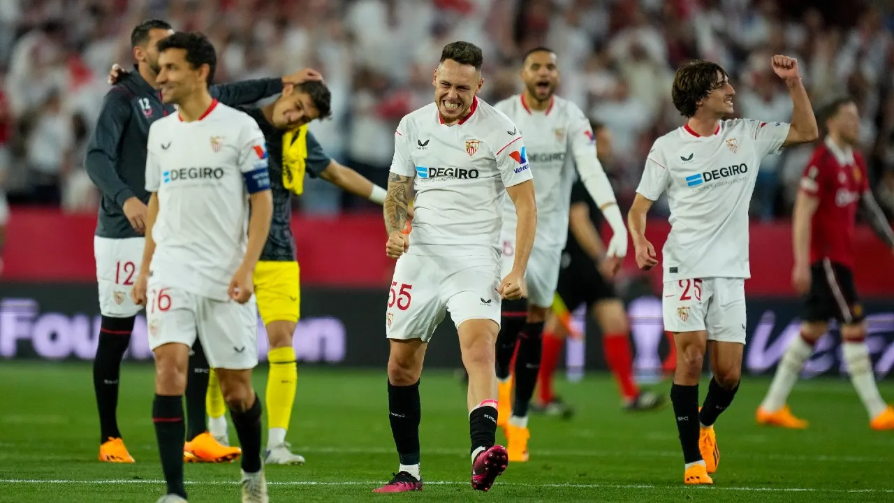 Sevilla players Europa League quarter finals.jpg