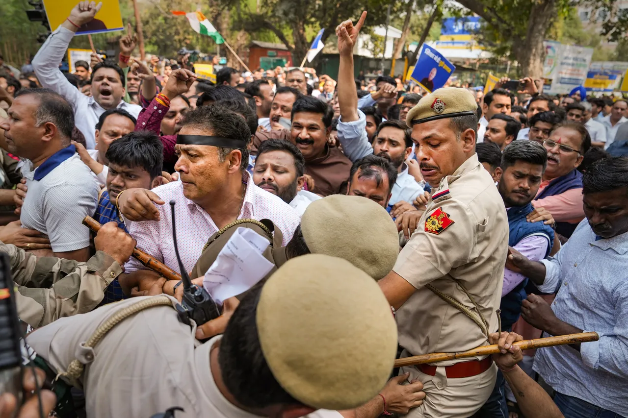 Manish Sisodia AAP protest in Delhi