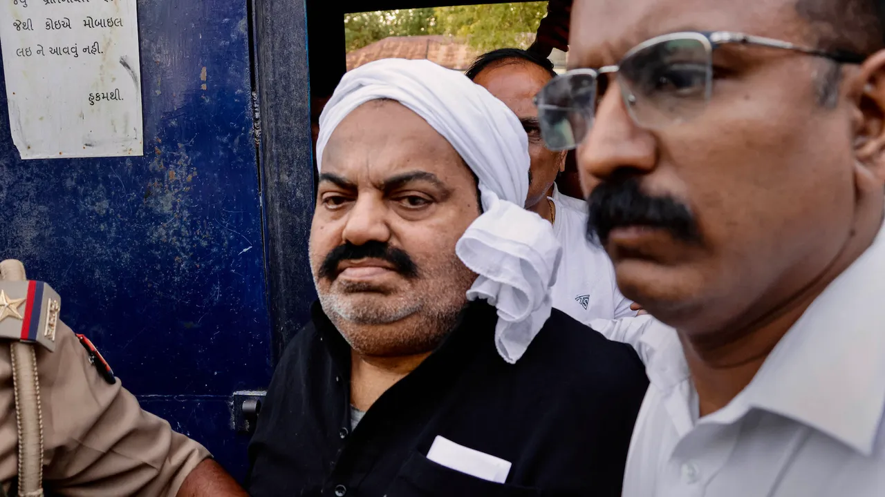 Prayagraj Police with jailed-mafia Atiq Ahmed outside Sabarmati Central Jail as he is being shifted to Prayagraj from Ahmedabad on Sunday