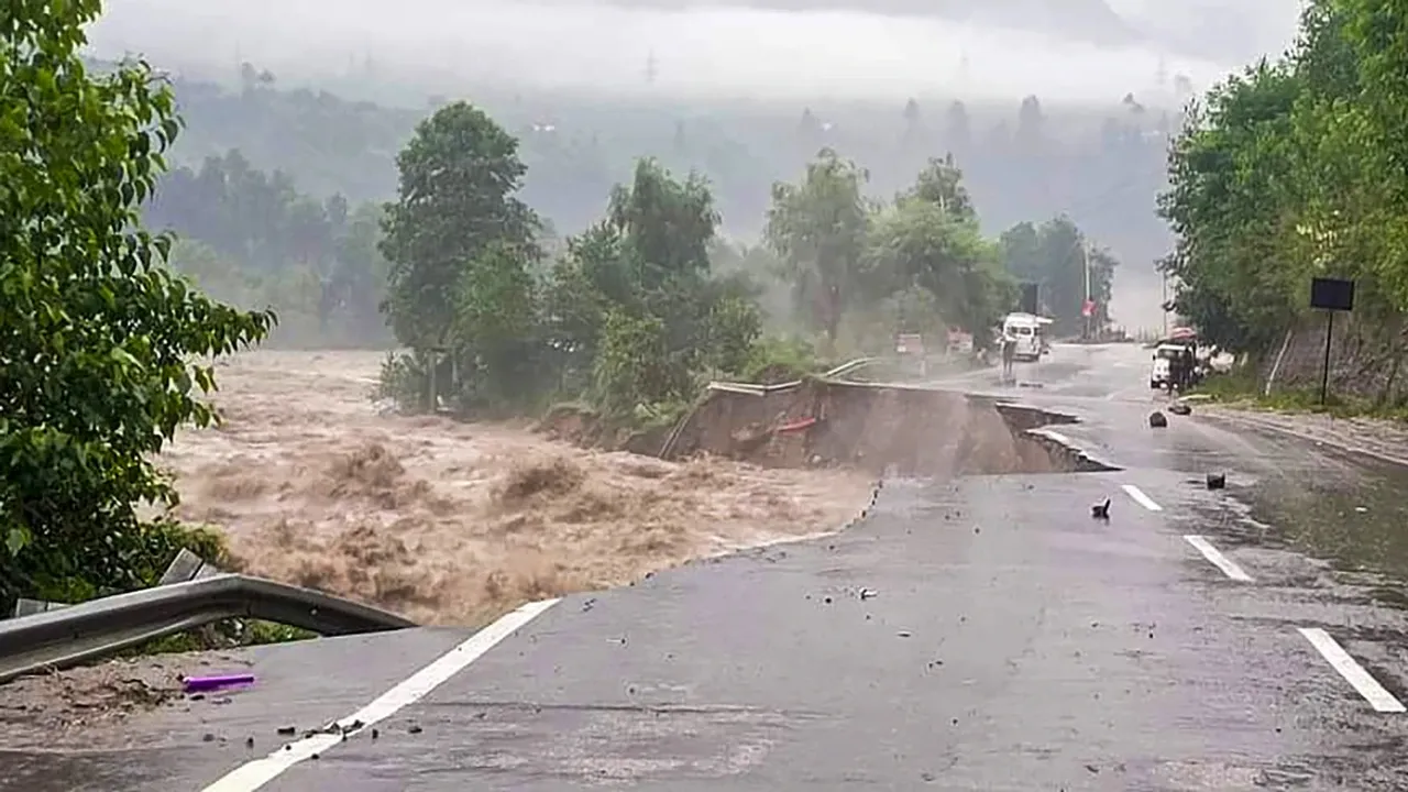 Himachal Pradesh Manali Rain National Highway