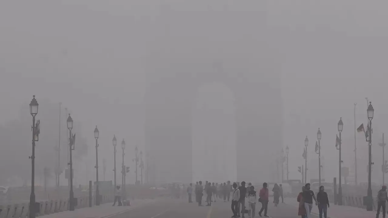 Foggy morning in Delhi India Gate