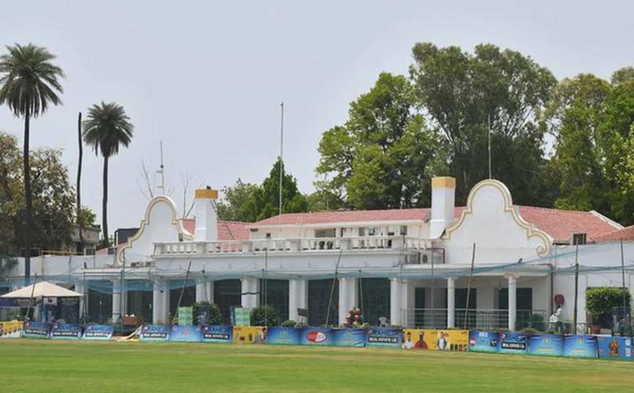 Roshanara Club