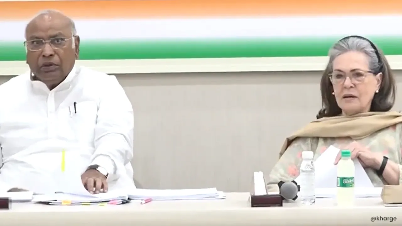 MallikarjunKharge Sonia Gandhi Telanga.png