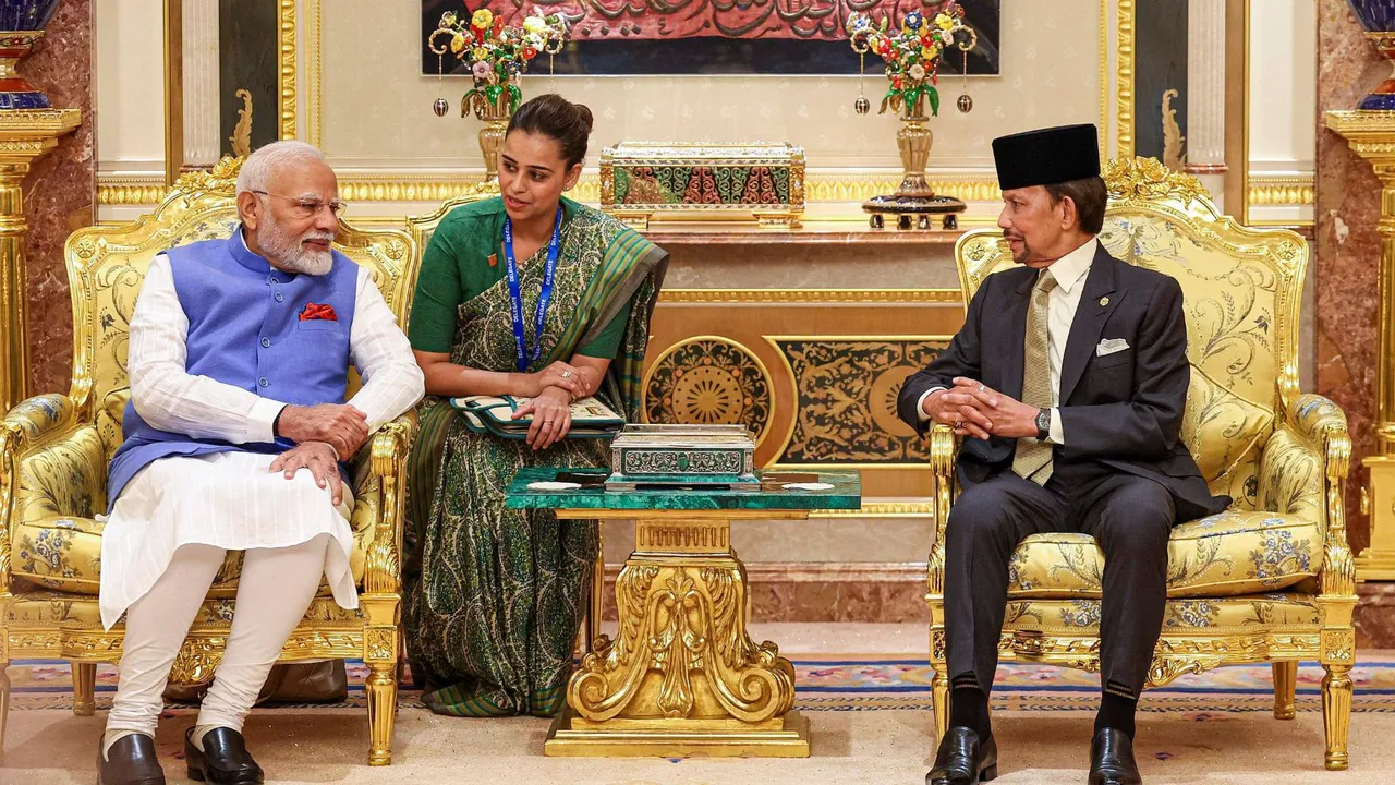 Prime Minister Narendra Modi with Sultan of Brunei Haji Hassanal Bolkiah