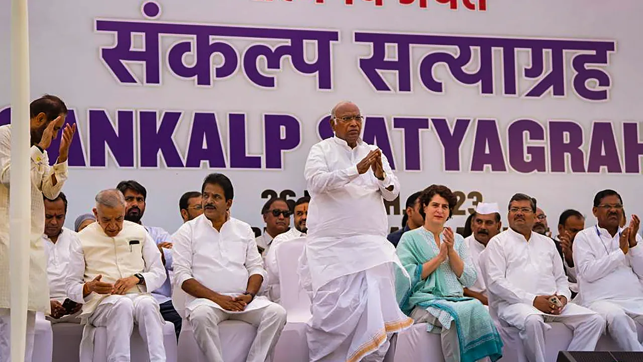 Congress begins sankalp satyagrah at Rajghat