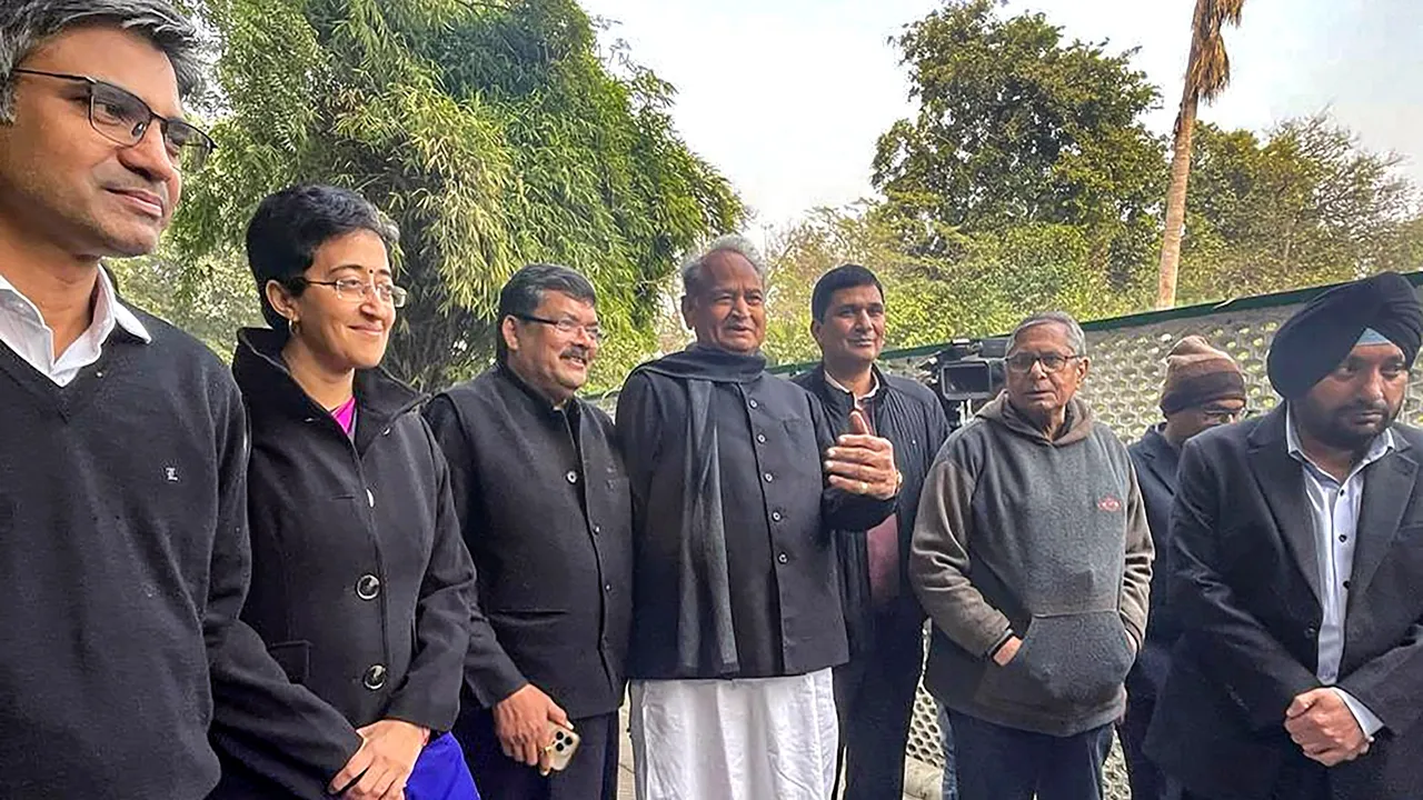 Congress National Alliance Committee Chief Mukul Wasnik, party leader Ashok Gehlot, DPCC President Arvinder Singh Lovely with AAP leaders Atishi, Saurabh Bhardwaj and Sandeep Pathak in New Delhi