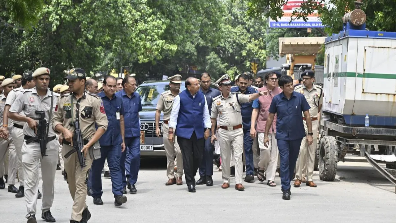 Delhi LG V.K. Saxena visited the coaching hub of Old Rajinder Nagar and interacted with protesting students