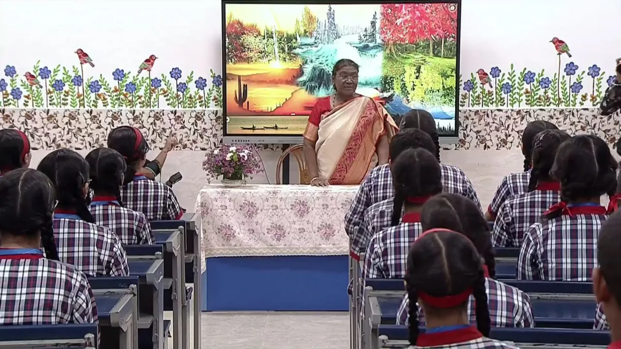 President Droupadi Murmu teaches the students of Class IX of Dr. Rajendra Prasad Kendriya Vidyalaya, President’s Estate, on completion of 2 year of Presidency