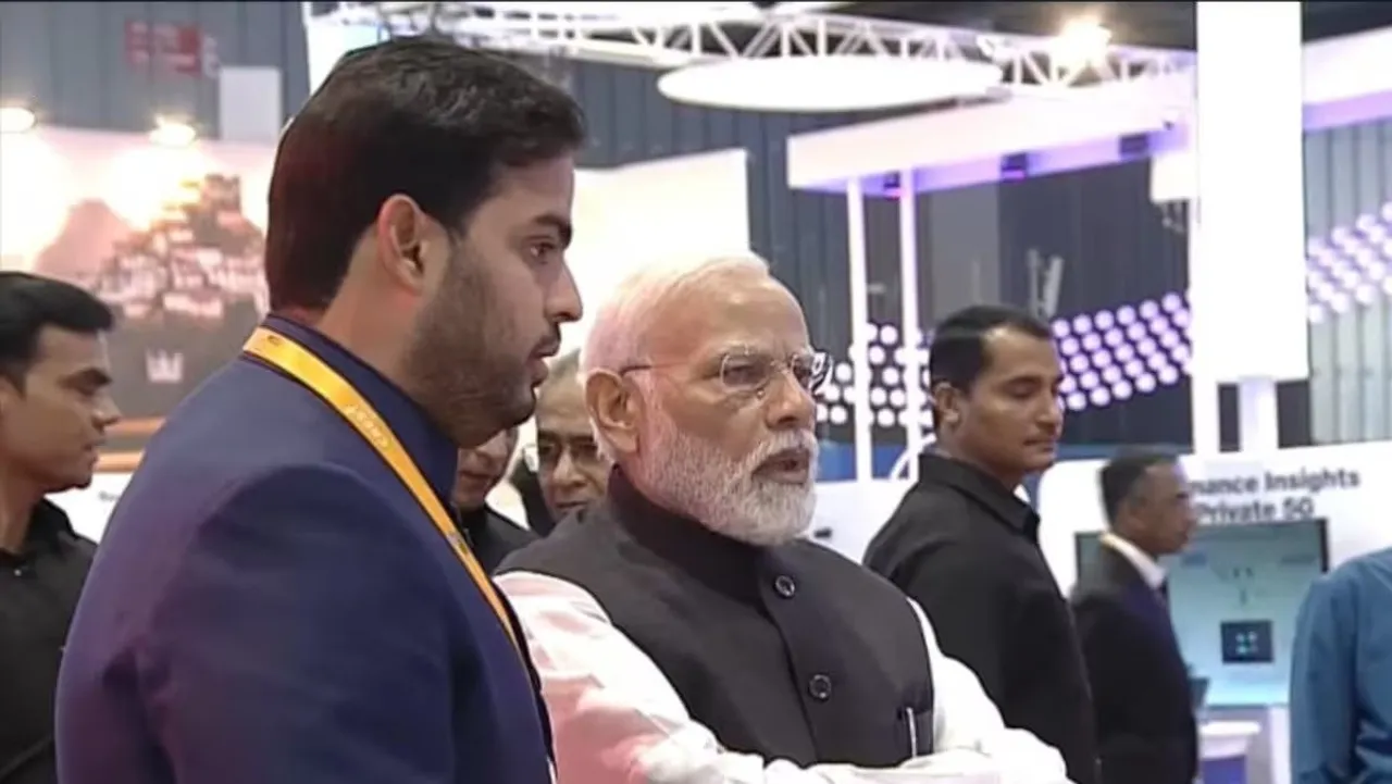 Akash Ambani Narendra Modi.jpg