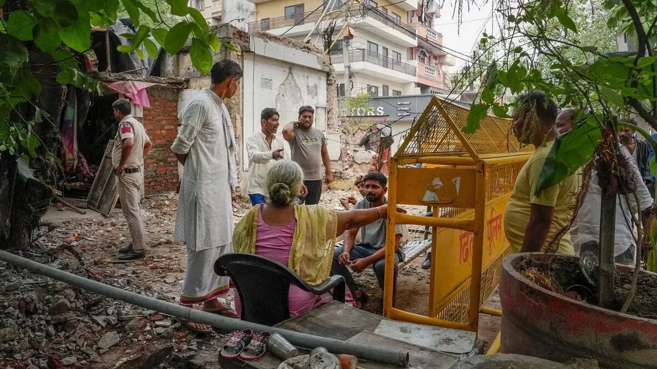 Temple demolished geeta colony.jpg