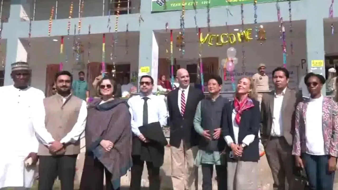 Delegation of Diplomats in kashmir