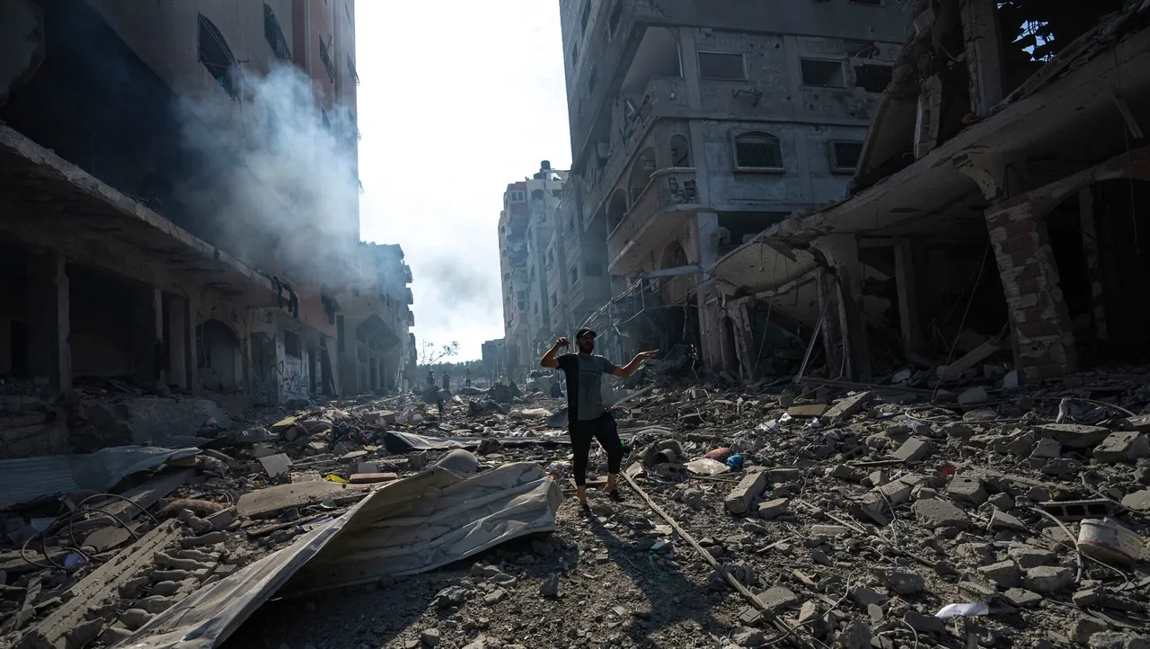  UNRWA staff in Gaza.jpg