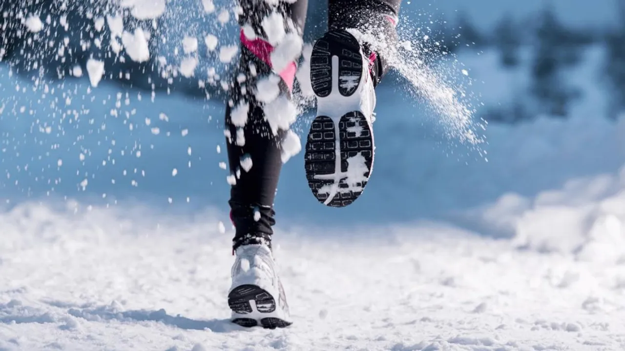 Snow marathon Running in Snow 