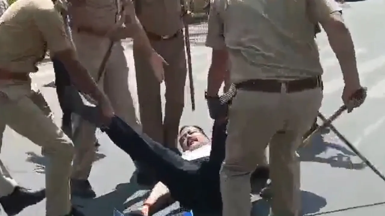 Massive protest against BJP by AAP Rajasthan volunteers 