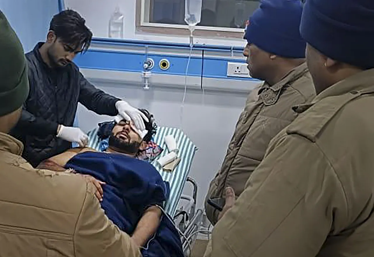 Rishabh Pant Hospital Car