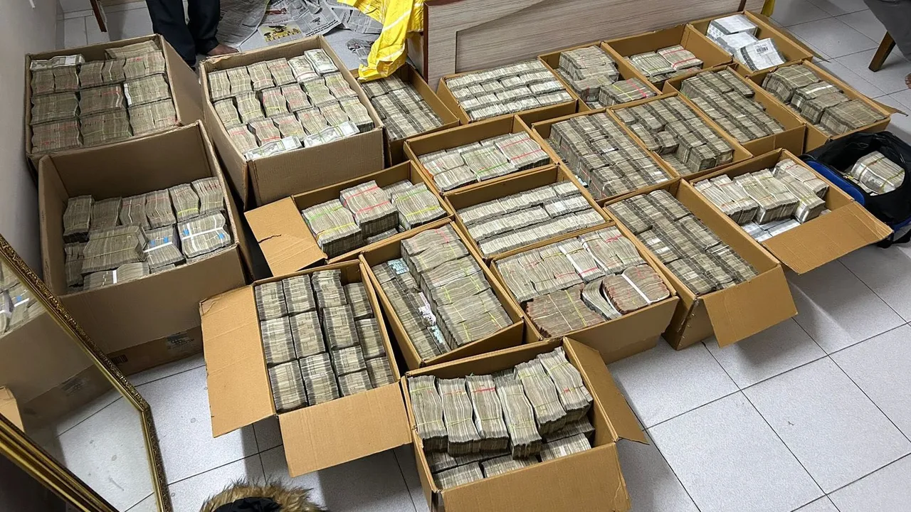 Bengaluru cash 42 crore