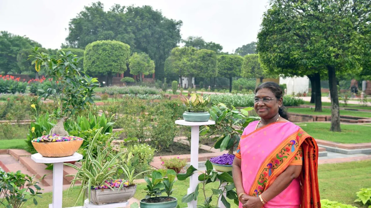 President Droupadi Murmu at the opening of Amrit Udyan Summer Annuals Edition 2024 at Rashtrapati Bhavan