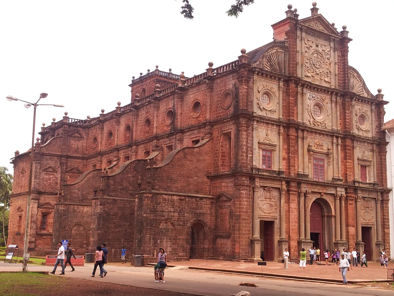 Old Goa Church.jpg