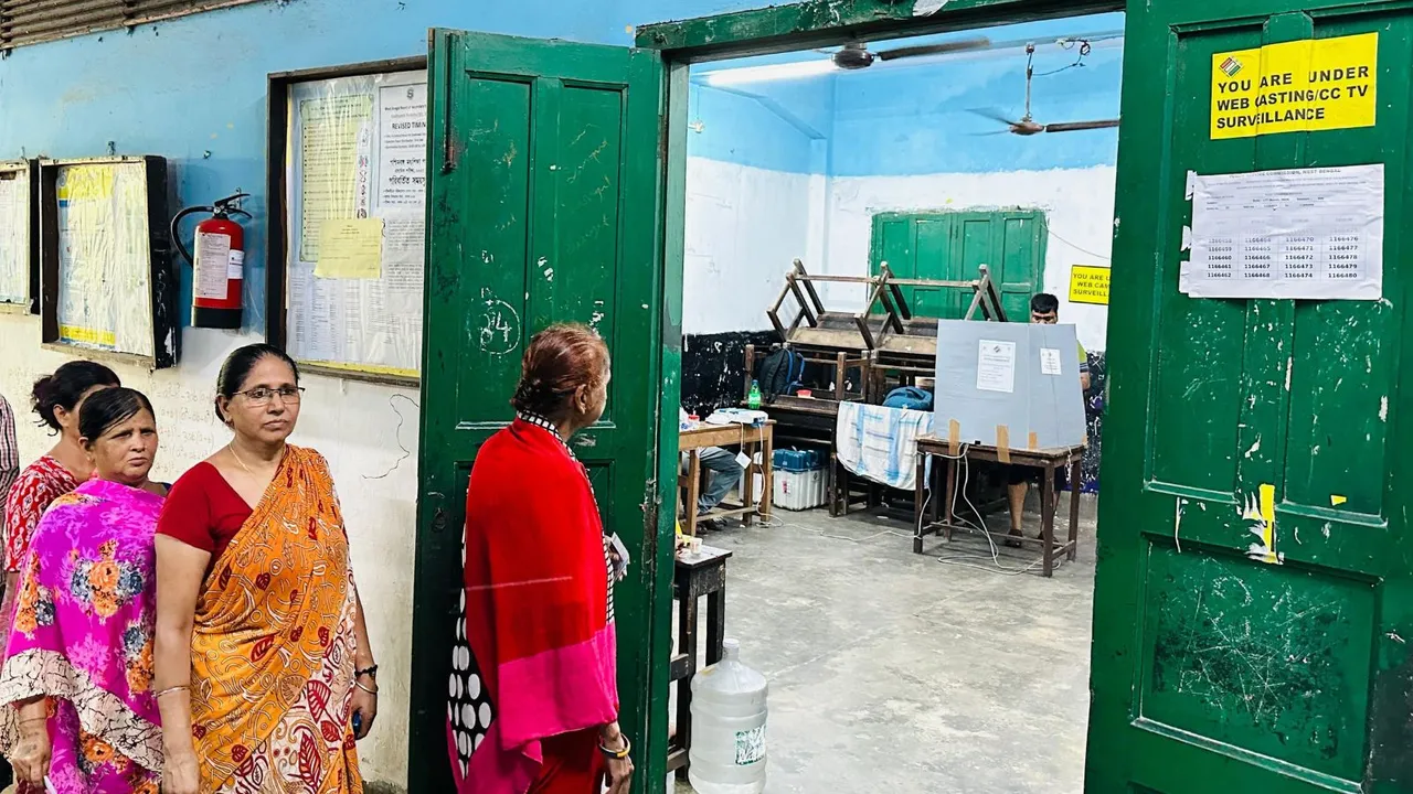 Voters waiting to cast their Vote at the Polling station No 84 (Rani Bhawani school) of 167 Maniktala AC under Kolkata North district West Bengal.