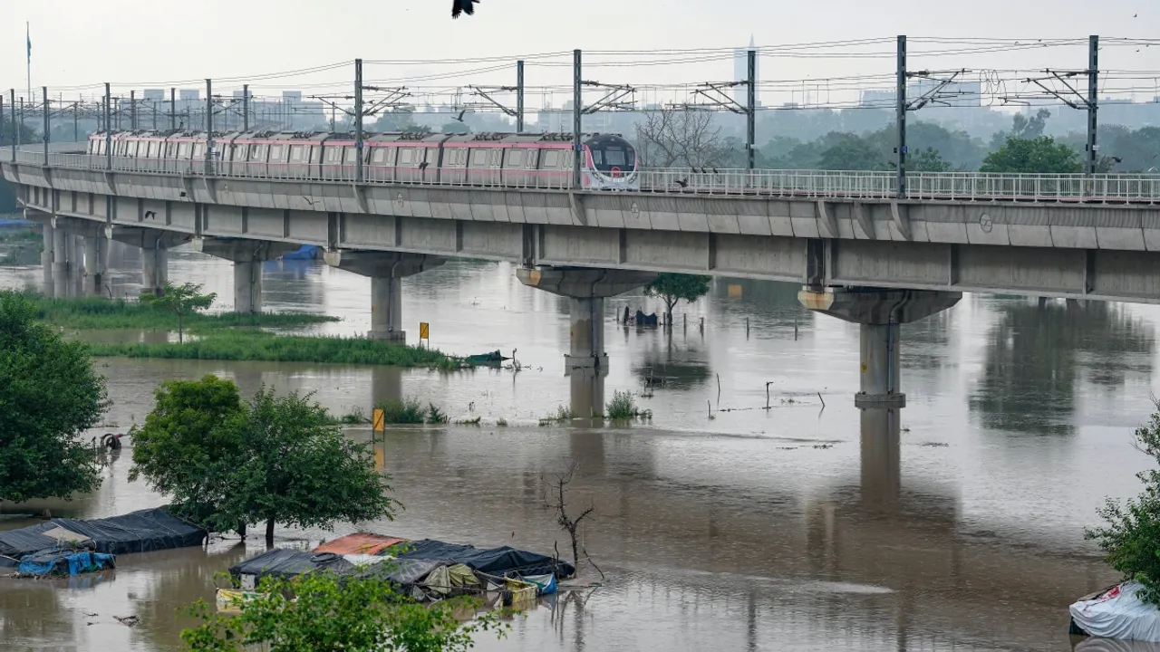 Okhla Barrage Yamuna.jpg