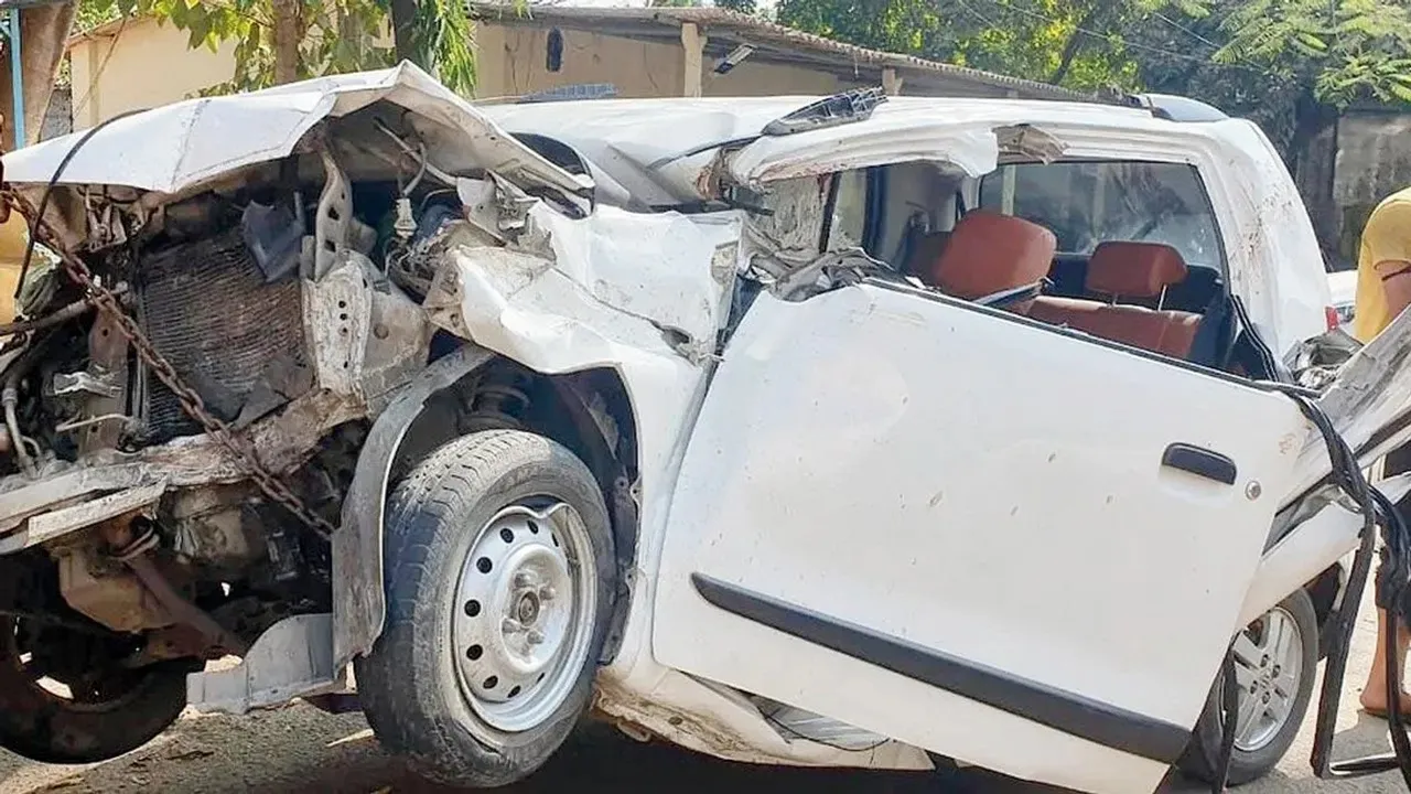Car truck Palghar.jpg