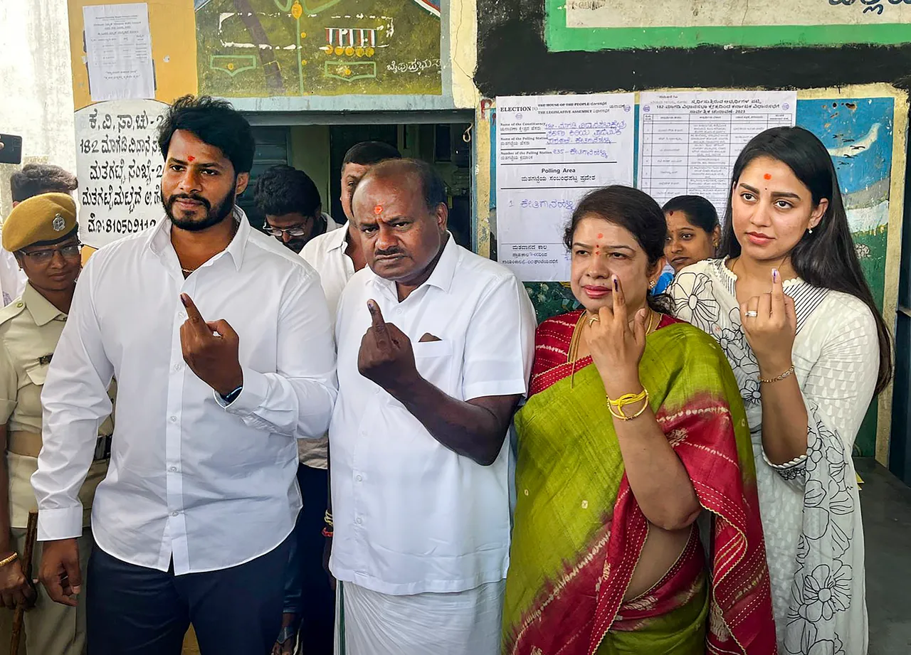Former Karnataka CM H.D. Kumaraswamy with his family members after casting vote for Karnataka Assembly elections