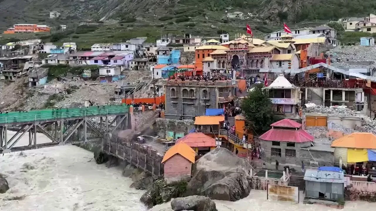 Badrinath Temple Alaknanda River
