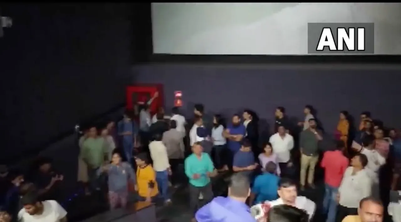 Marathi movie har har mahadev disrupted