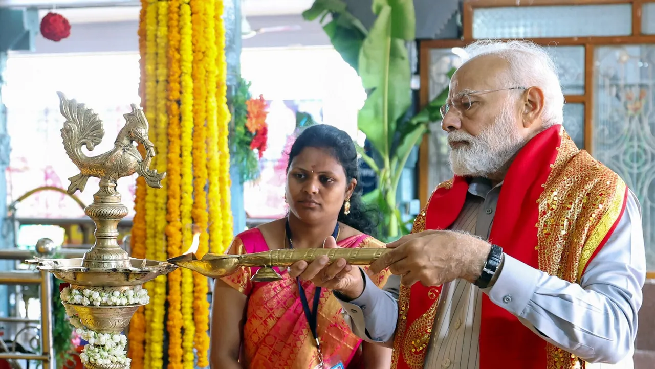 Narendra Modi Puja.jpg