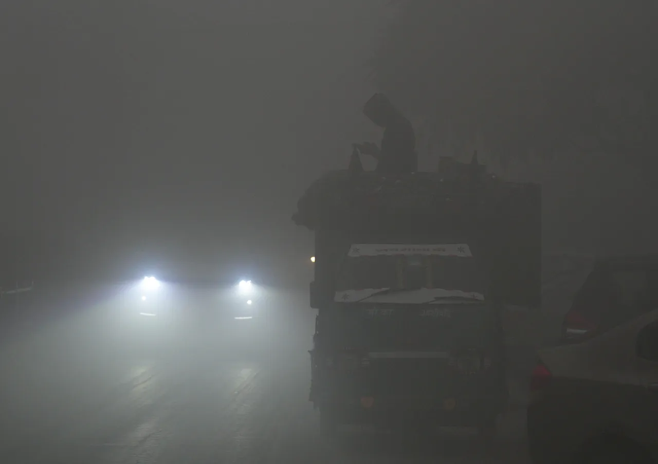 Weather Fog Delhi Winter Agra