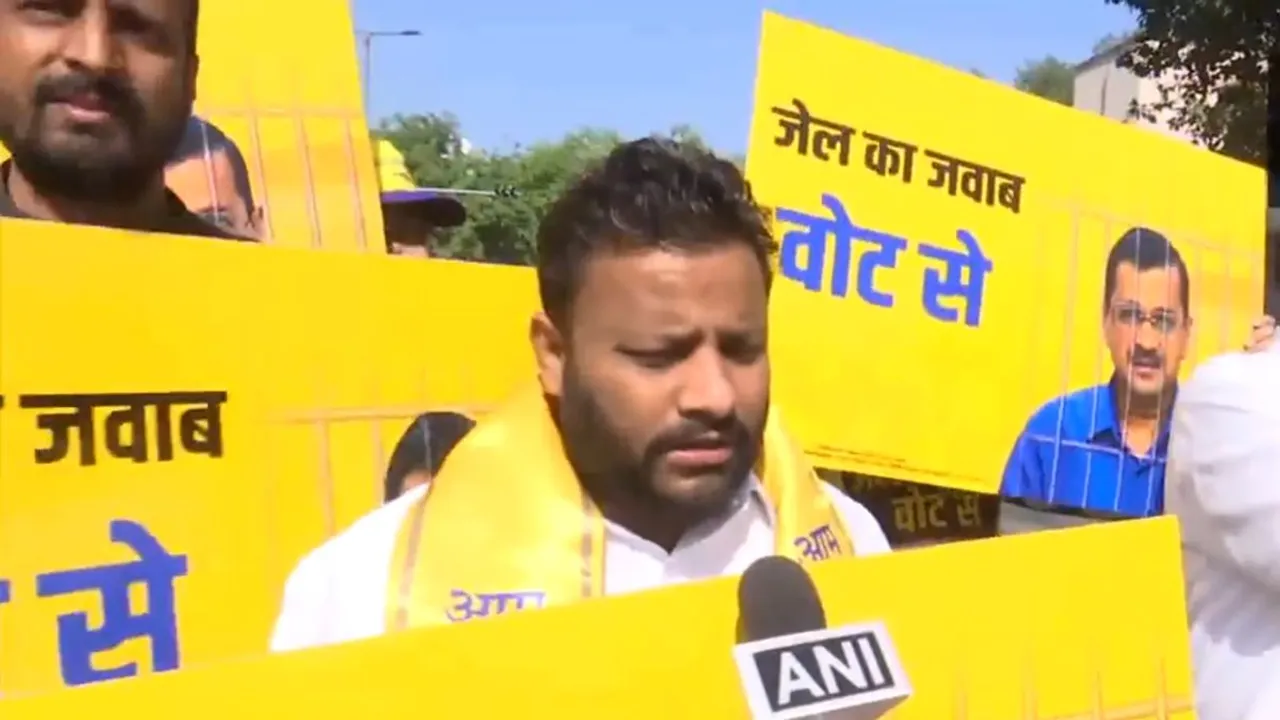 Led by AAP MLA Kuldeep Kumar, party workers including doctors who were staging a protest over the alleged mistreatment of Delhi CM and party convener Arvind Kejriwal were detained on Wednesday