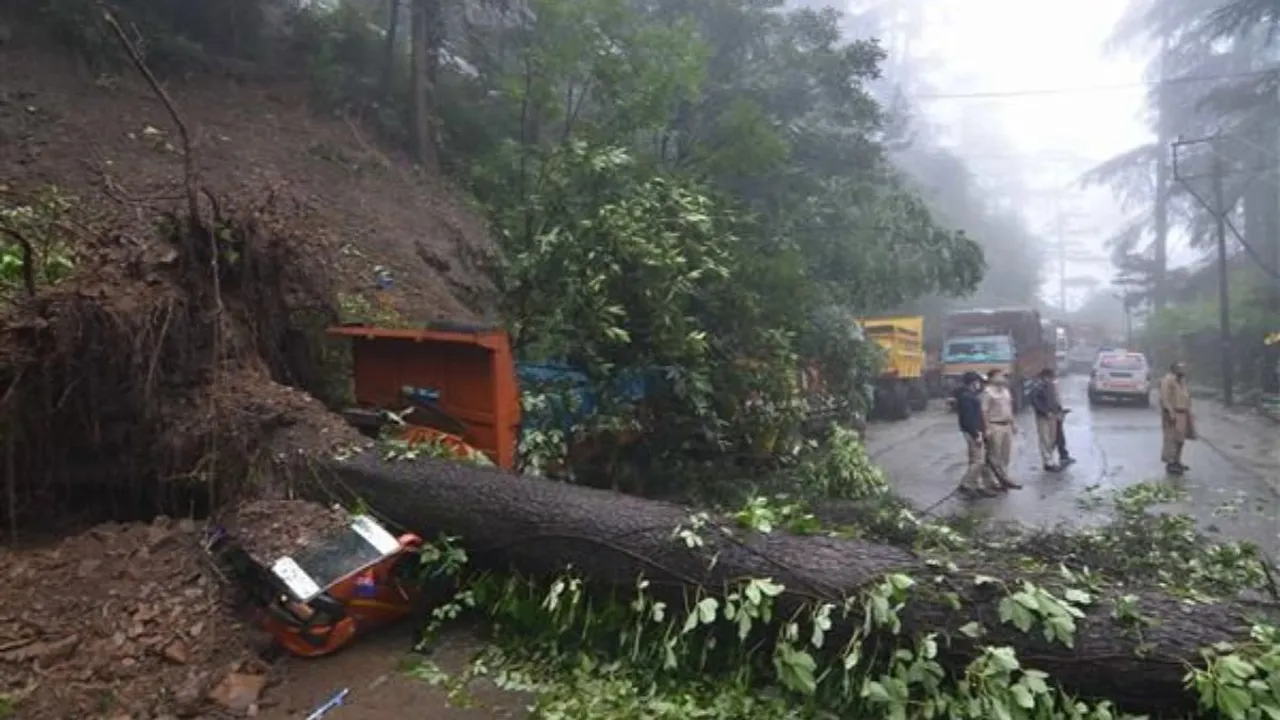 Heavy rainfall in Himachal pradesh 