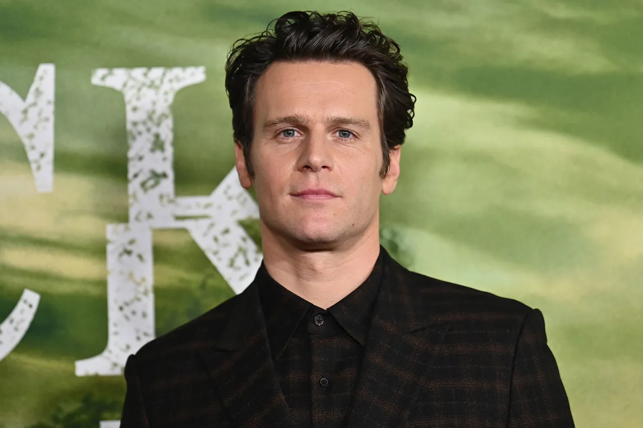 Jonathan Groff.jpg
